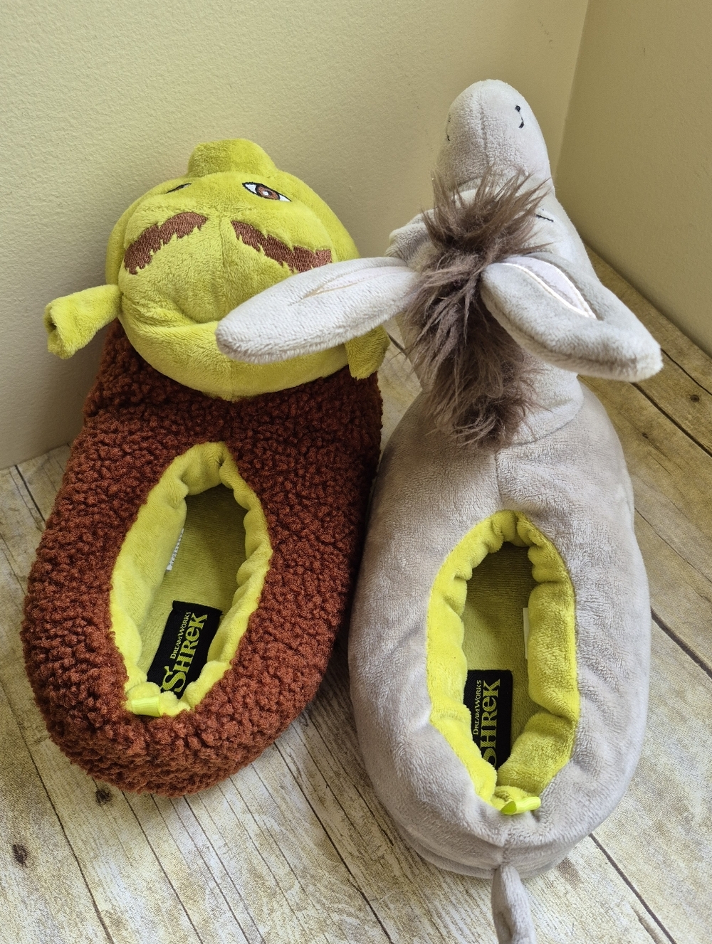 Shrek & Donkey Plush Slipper Pair - Green and Gray, Unisex - Picture 4 of 12
